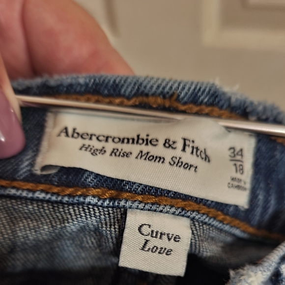 Abercrombie & Fitch Women's Curve Love High Rise Distressed Mom Jean Shorts 18 - Picture 3 of 3